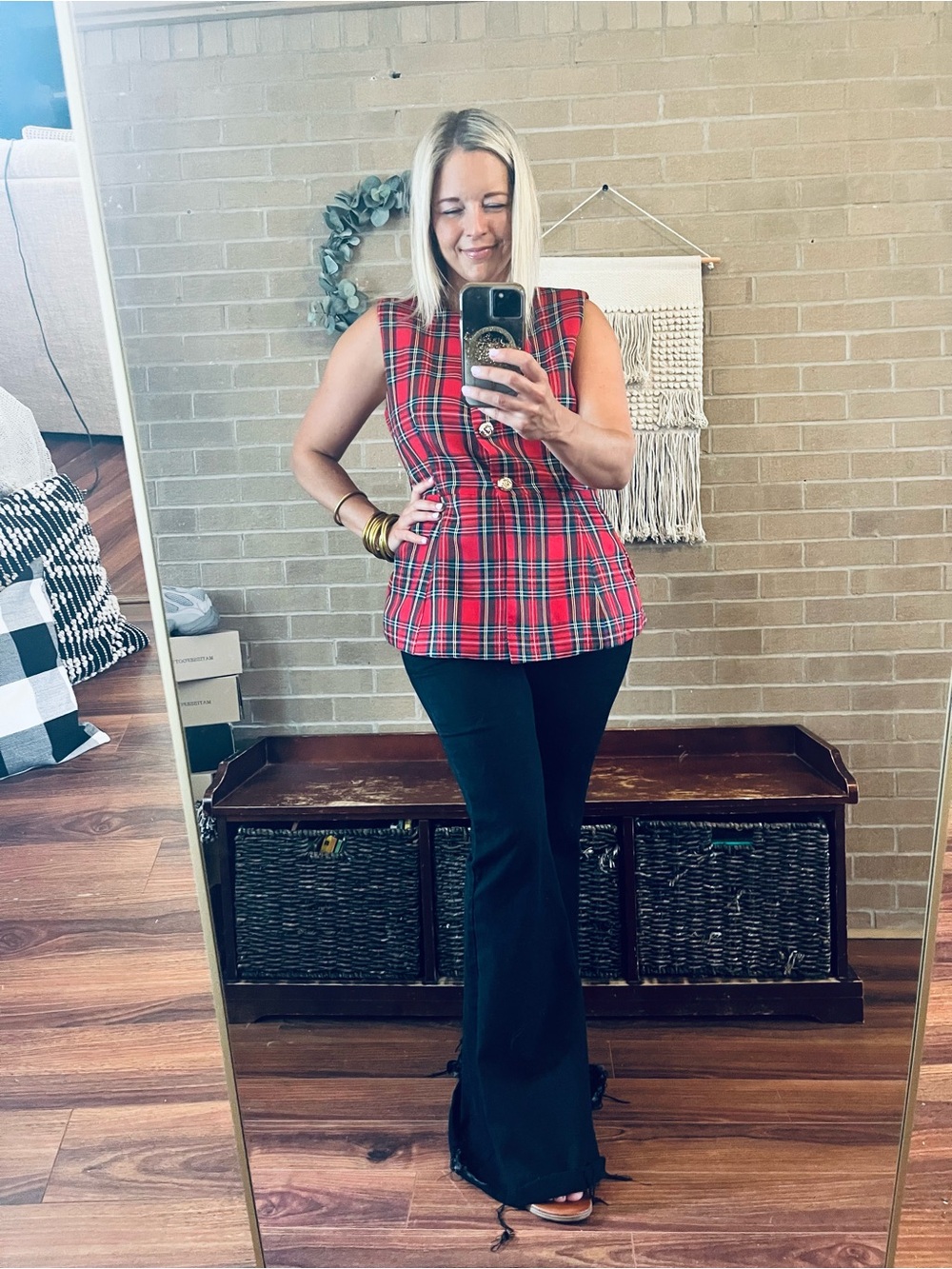 entro Red Plaid Sleeveless Button Front Vest
